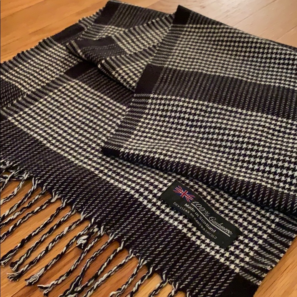 Cashmere scarf